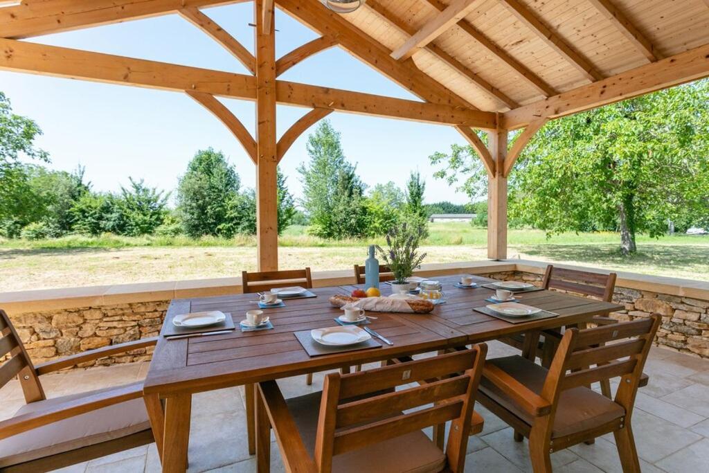 Luxury 3 Bed Home With Heated Swimming Pool Air Con And Boules Pitch Salignac-Eyvigues Exterior photo
