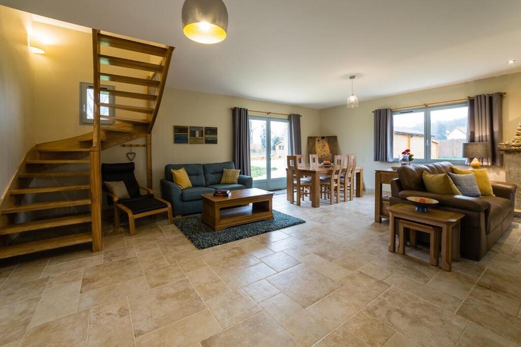 Luxury 3 Bed Home With Heated Swimming Pool Air Con And Boules Pitch Salignac-Eyvigues Exterior photo