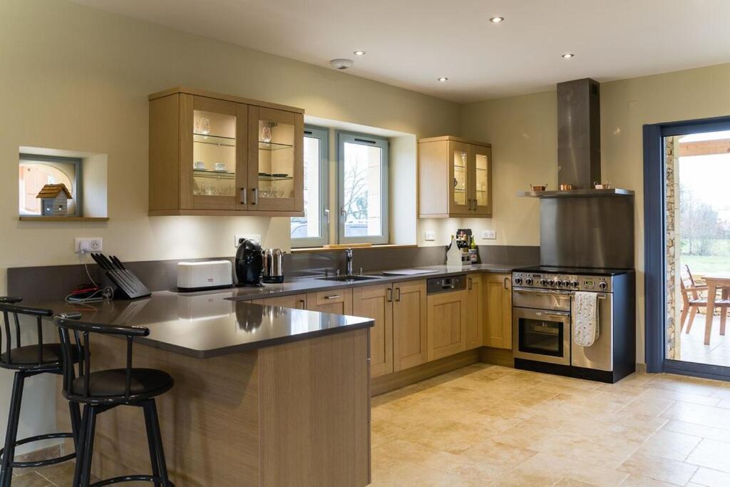 Luxury 3 Bed Home With Heated Swimming Pool Air Con And Boules Pitch Salignac-Eyvigues Exterior photo