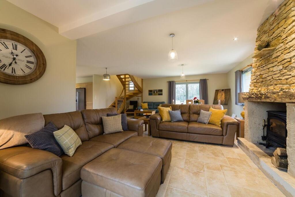 Luxury 3 Bed Home With Heated Swimming Pool Air Con And Boules Pitch Salignac-Eyvigues Exterior photo