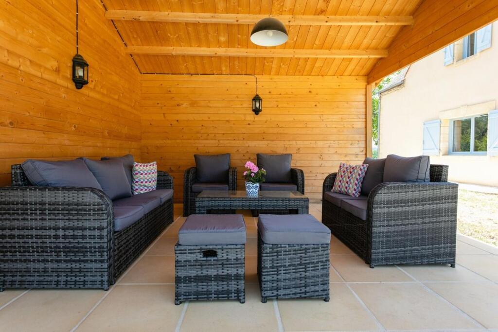 Luxury 3 Bed Home With Heated Swimming Pool Air Con And Boules Pitch Salignac-Eyvigues Exterior photo