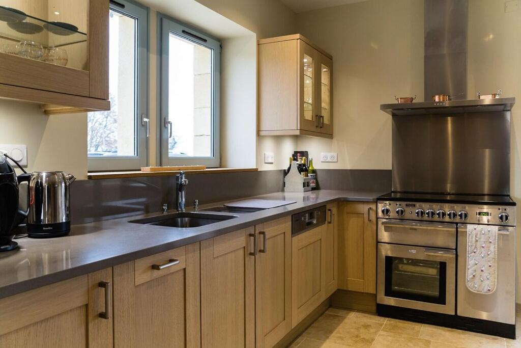 Luxury 3 Bed Home With Heated Swimming Pool Air Con And Boules Pitch Salignac-Eyvigues Exterior photo