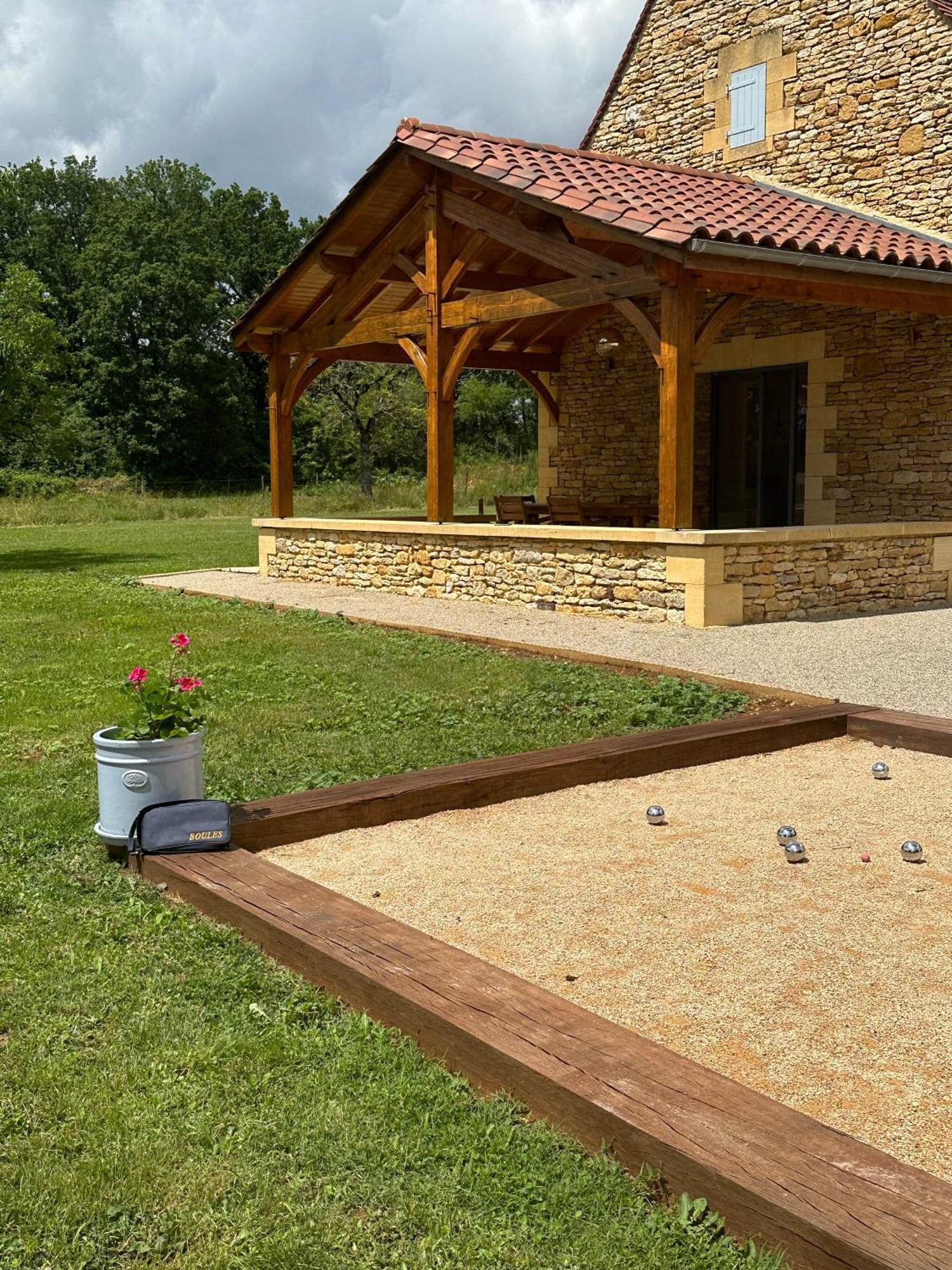 Luxury 3 Bed Home With Heated Swimming Pool Air Con And Boules Pitch Salignac-Eyvigues Exterior photo