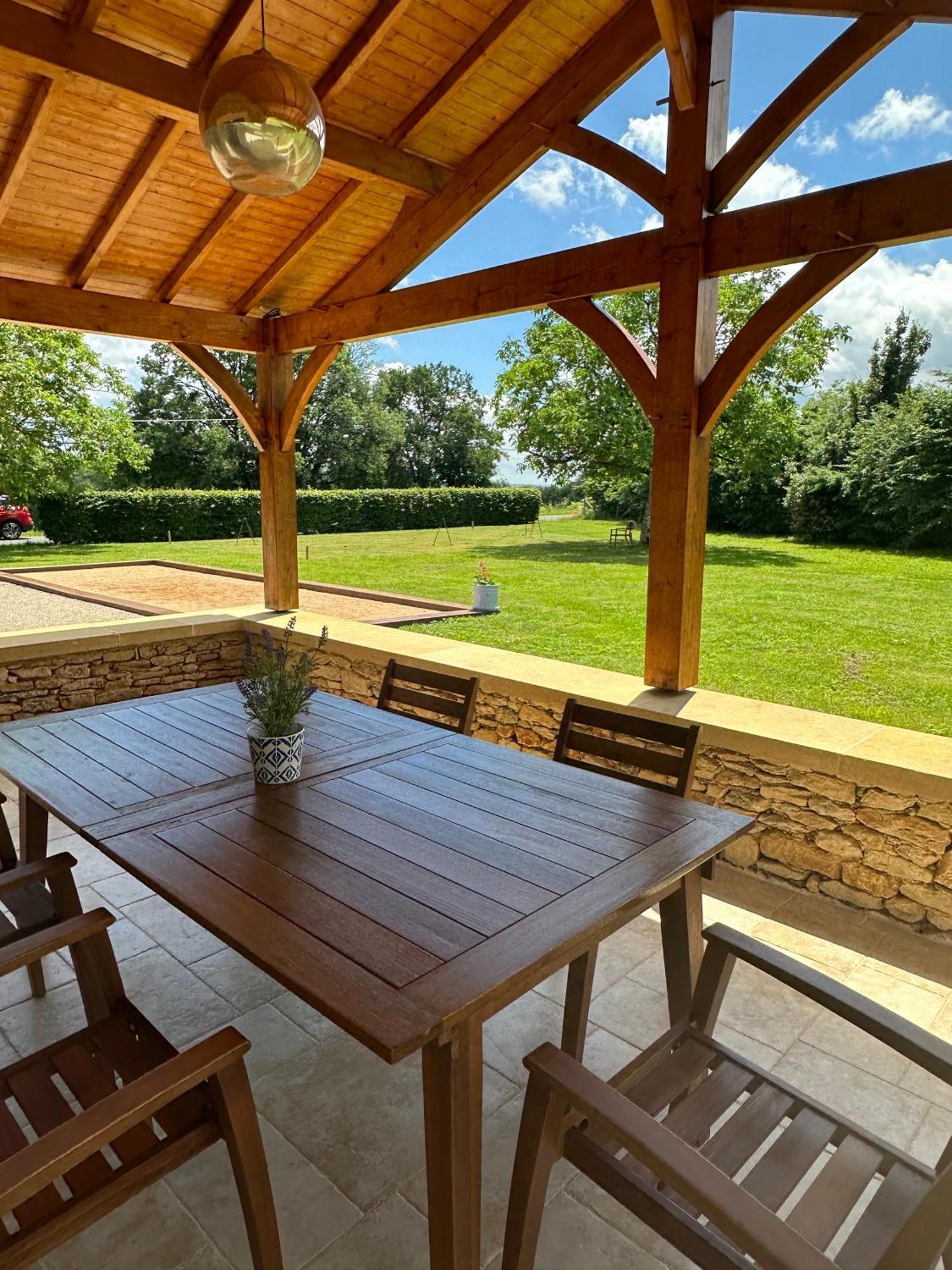 Luxury 3 Bed Home With Heated Swimming Pool Air Con And Boules Pitch Salignac-Eyvigues Exterior photo